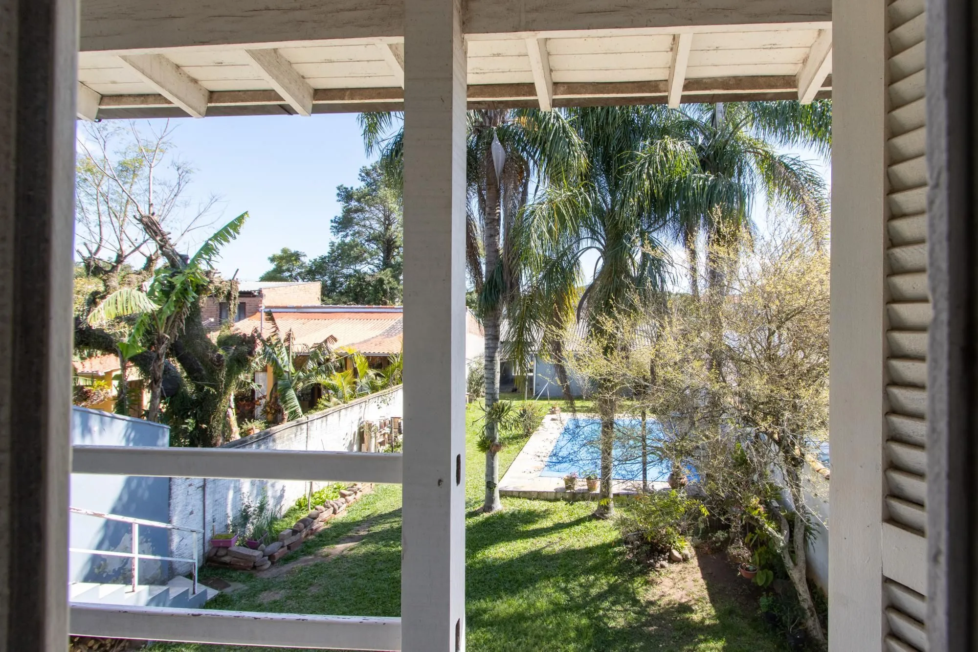 Imagem Sobrado amplo com 4 dormitórios com piscina e casa extra no mesmo terreno - Hípica