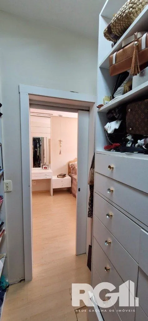 Imagem Sobrado com três dormitórios no Condoínio Residência Jardim Verde Ipanema.