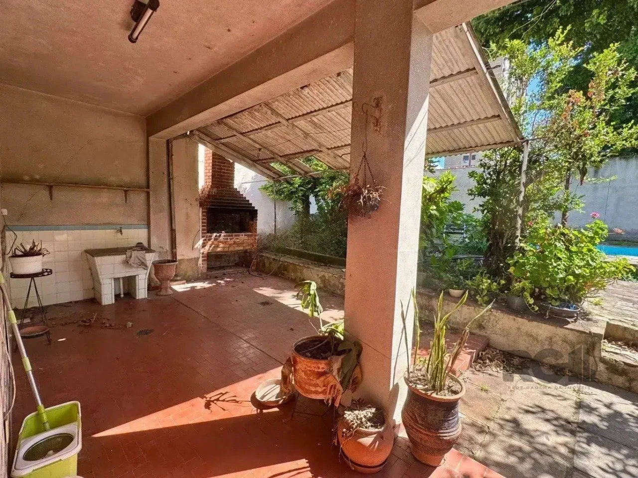 Imagem Casa de 5vquartos e 3 vagas de garagem no bairro Santana em Porto Alegre