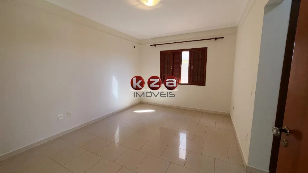 Imagem Casa térrea em Condomínio Residencial Maria Regina, Valinhos-SP: 3 quartos, 1 suite, 2 salas, 3 banheiros, 2 vagas, 222m².