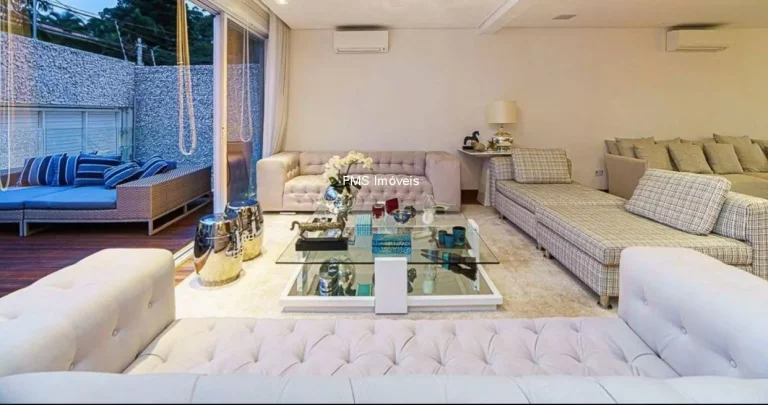 Imagem Imperdível oportunidade de adquirir uma casa no Pacaembu, São Paulo-SP, com 3 quartos, 3 suítes, 3 salas, 5 vagas de garagem e 380m².