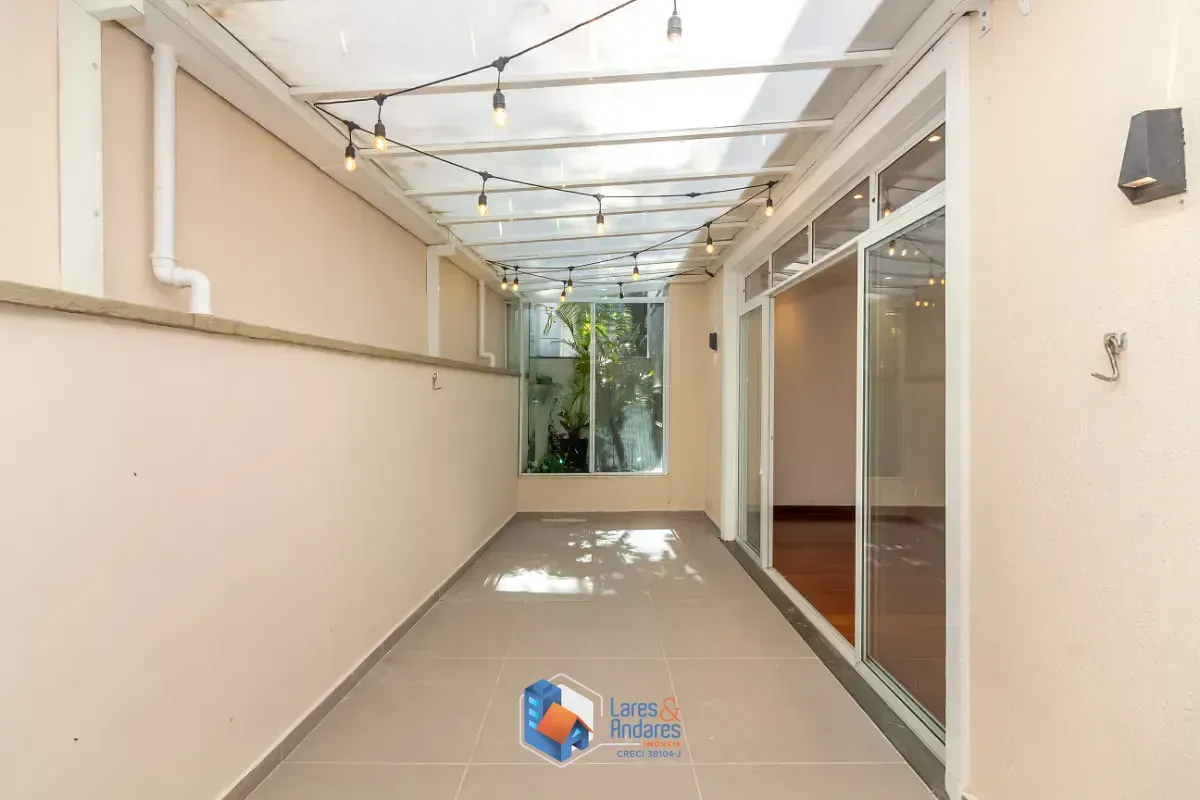 Imagem Casa no condomínio Condomínio Stephanie para venda com 4 quartos, sendo 2 suítes, 315m²