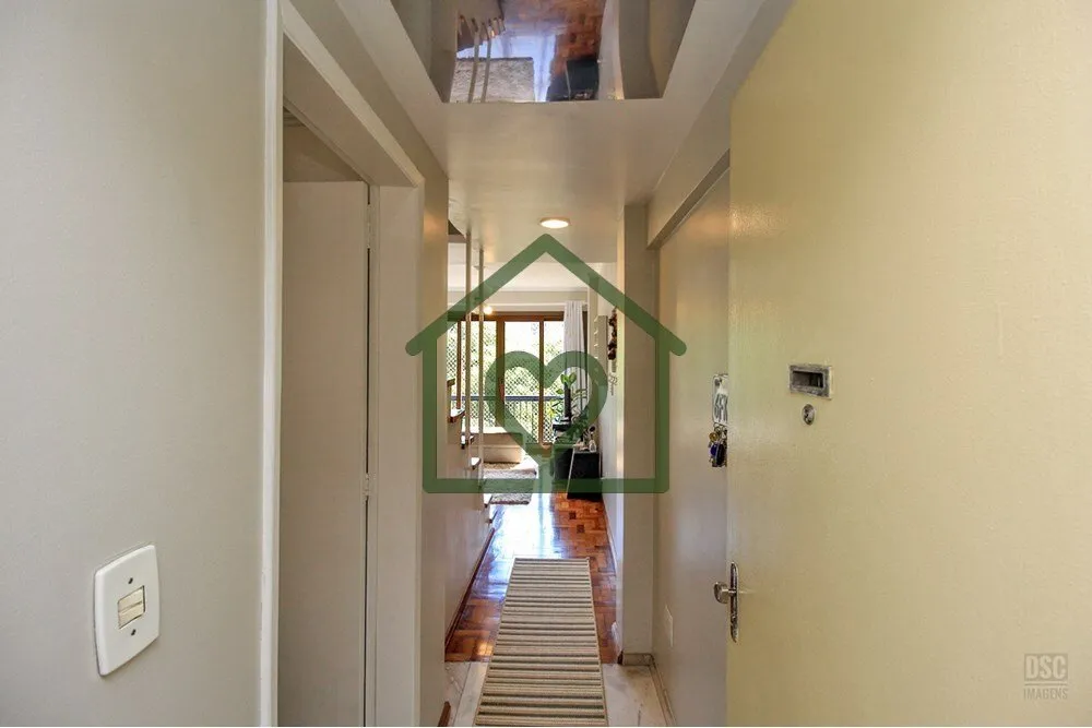 Imagem Descubra o charme único deste duplex reformado e em ótimas condições no coração do Centro Hist...