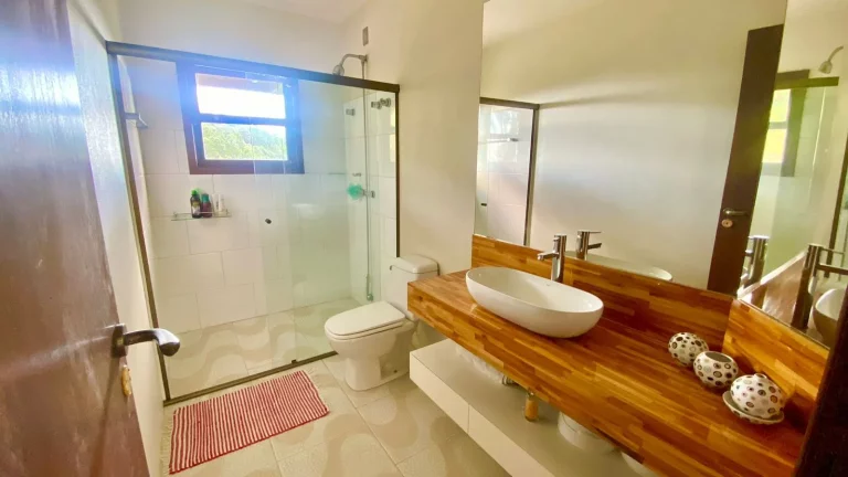 Imagem Imóvel de Luxo na Praia da Silveira: Casa com 3 Quartos, 1 Suíte e Garagem em Garopaba-SC!