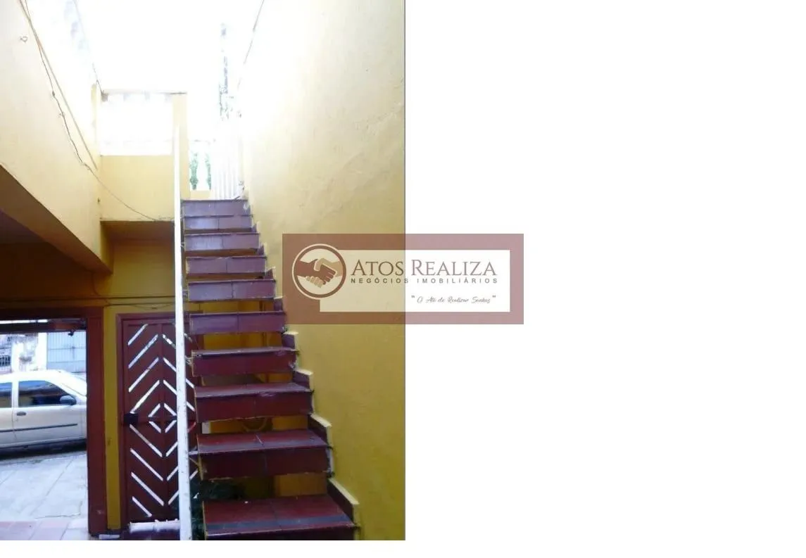 Imagem Grande oportunidade e muito lucrativo na vila Santa Catarina. Vendo imóvel com 3 casas + 1 salão comercial na Vila Santa Catarina. Casa 1= casa principal. Tem 2 dormitórios, sala, cozinha, banheiro. Tem também um sótão com 2 cômodos e 1 banheiro. Tem gara