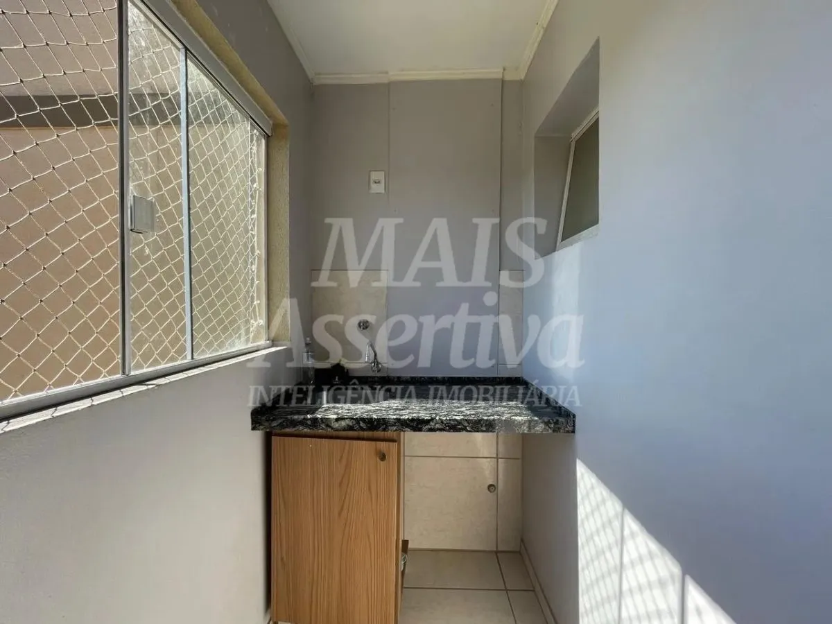 Imagem Excelente apartamento à venda - 3 Dormitórios, semi mobiliado e com sacada!