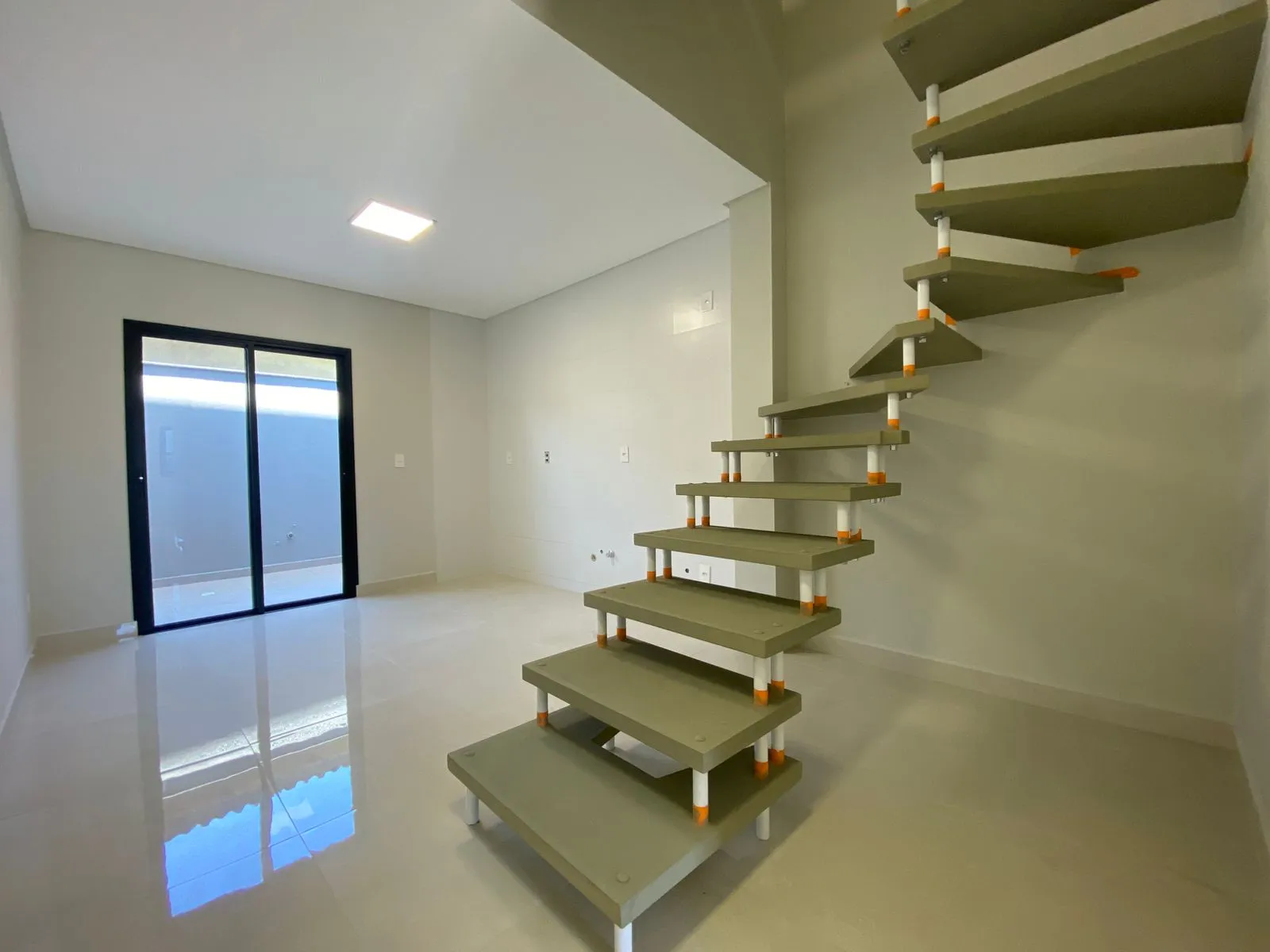 Imagem Casa à venda com 108m2 por R$ 715.000,00