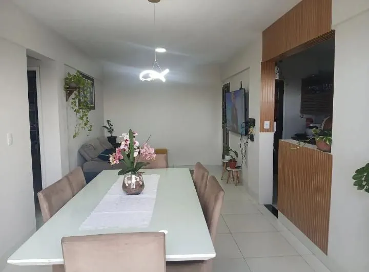Imagem Apartamento reformado com 63 m², 2 quartos, varanda e vaga de garagem em Jardim América, próximo às praias de Cabedelo.