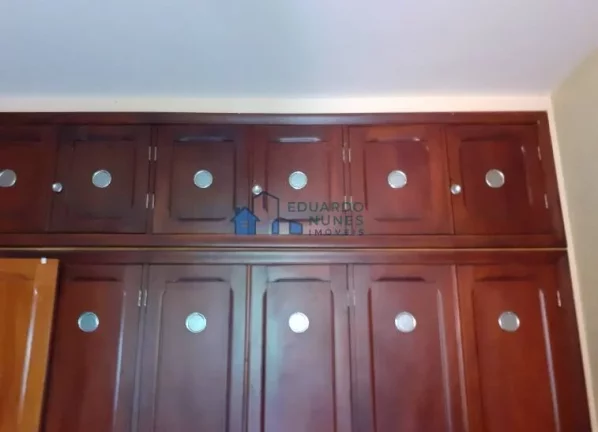Imagem CASA COM 04 QUARTOS, 03 VAGAS, RUA PLANA NA SERRA