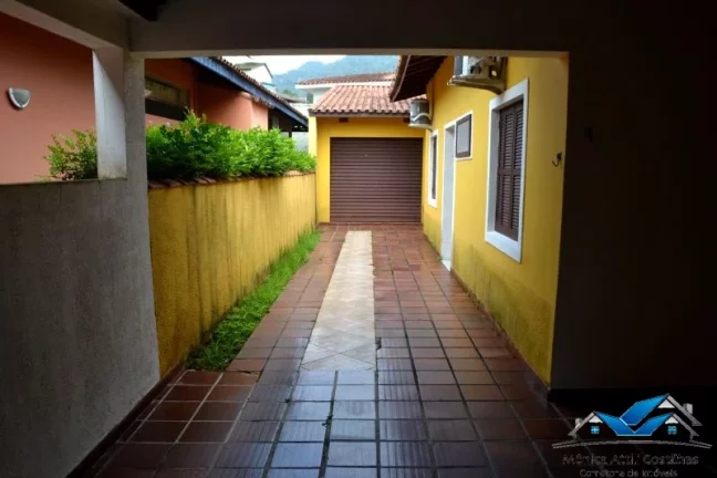Imagem Casa Térrea com 4 Dormitórios - 200 m do mar da praia da Enseada, Ubatuba/|SP