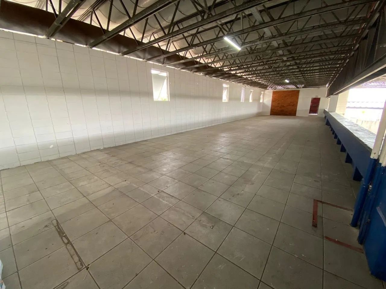 Imagem Salão Comercial à Venda em Sorocaba-SP no Bairro Parque Santa Isabel: 2 Salas, 2 Banheiros, 811m² de Área