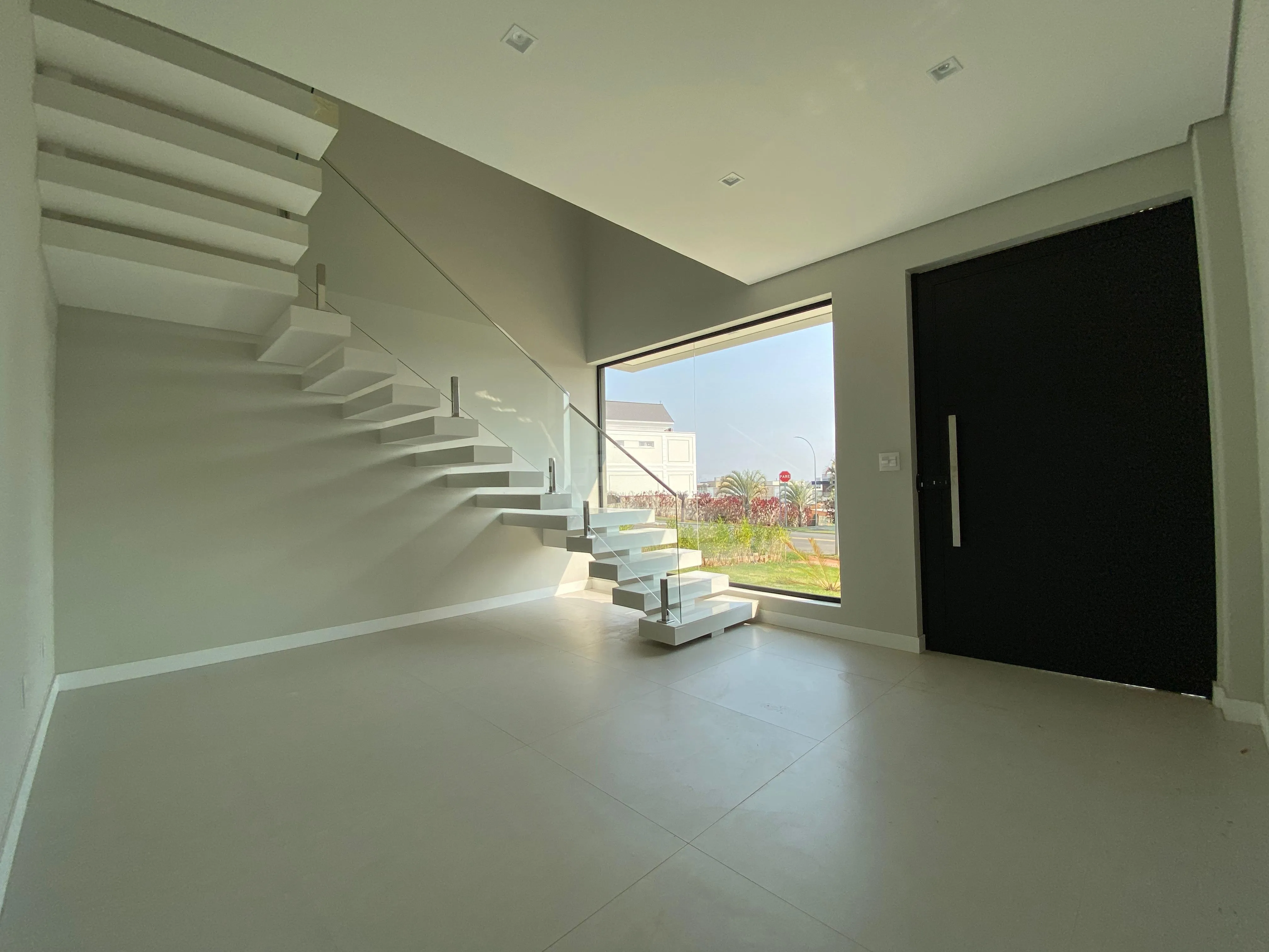Imagem Residência de Elegância Única: Casa Exclusiva no Alphaville com Design Sofisticado e Área de Lazer Impecável