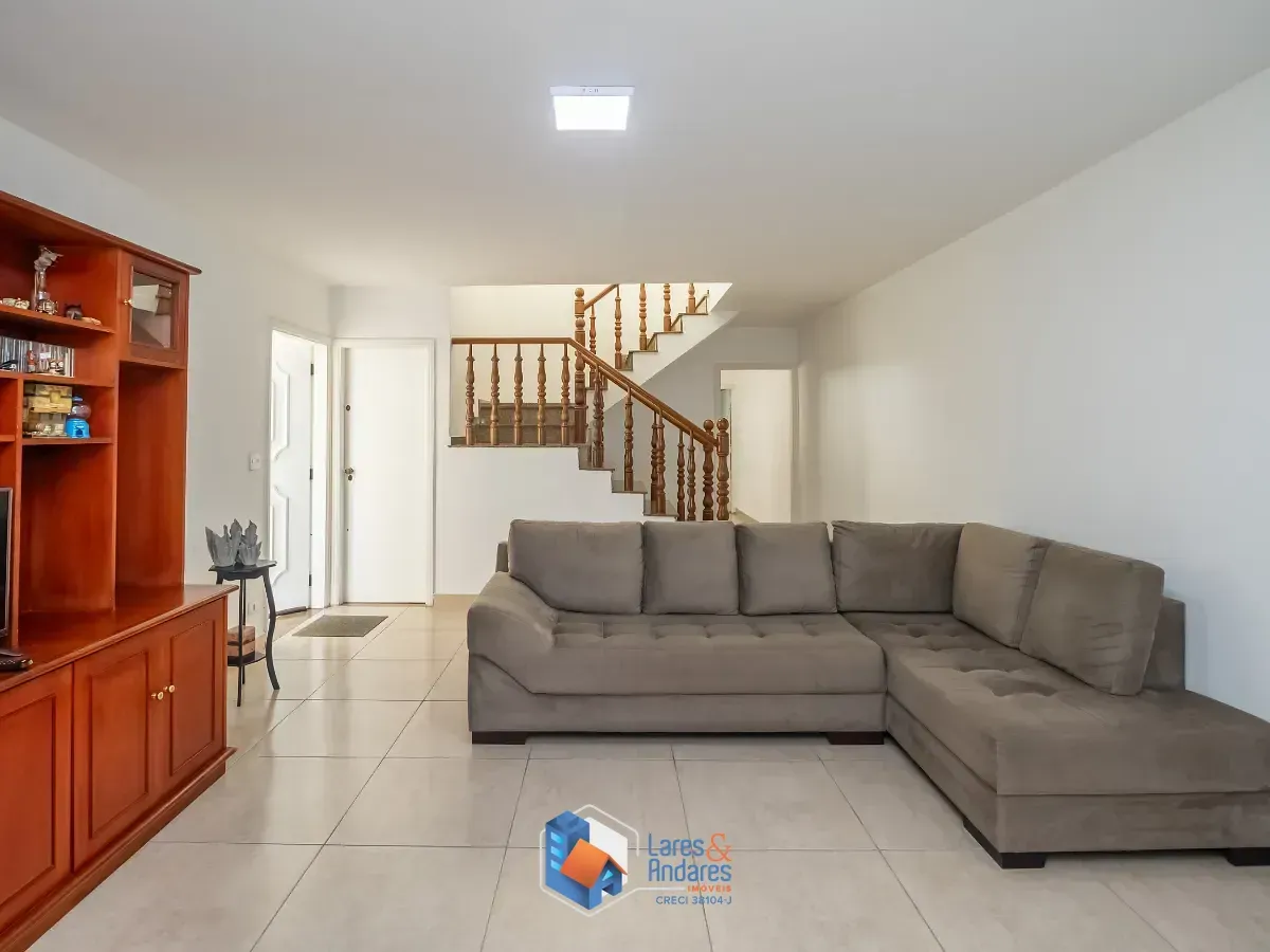 Imagem Sobrado para venda em Chácara Santo Antônio (Zona Sul) com 3 quartos, sendo 1 suíte, 230m²