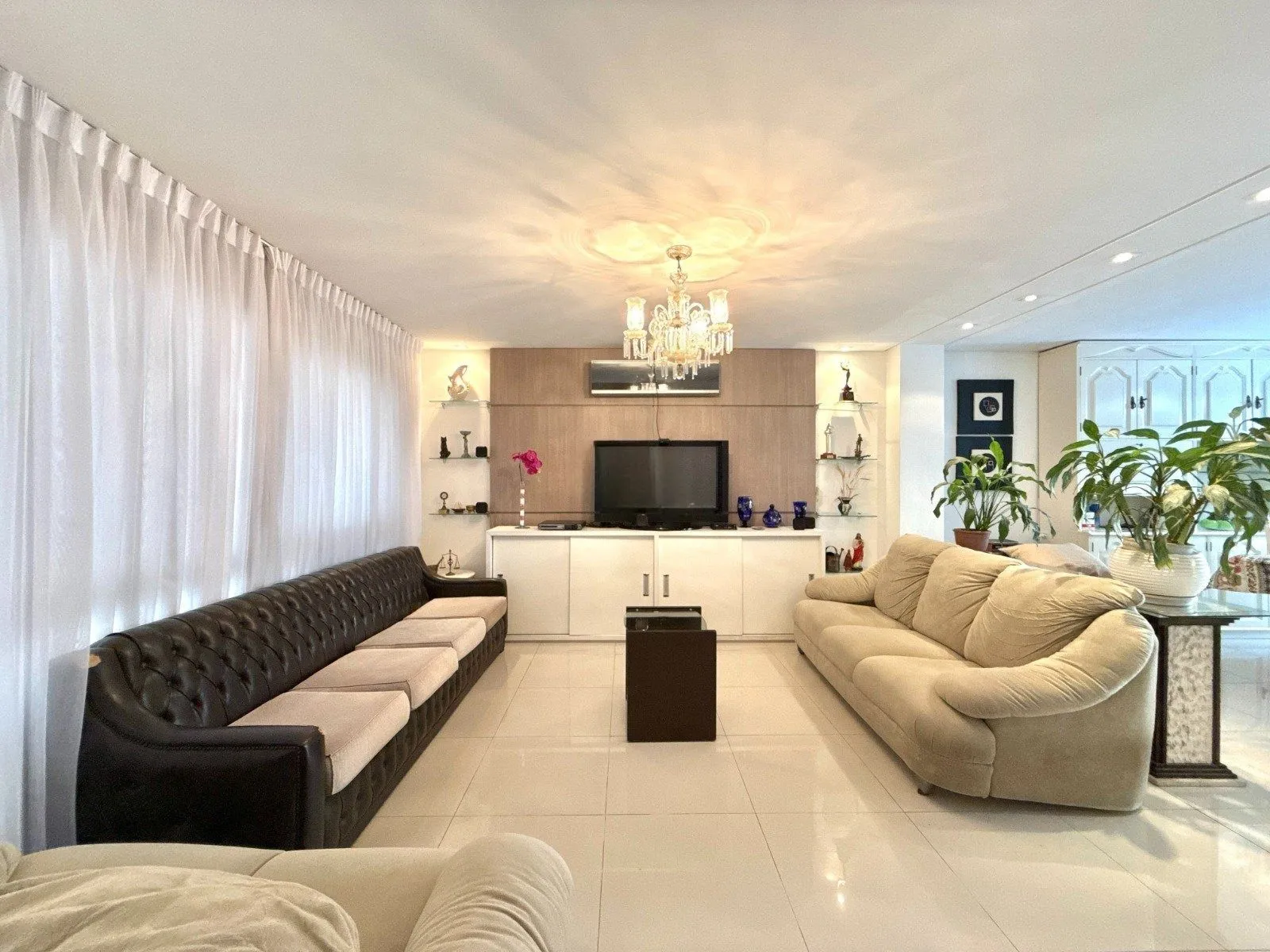 Imagem Casa com 3 Suítes e 3 Vagas no Bairro Vila Ipiranga