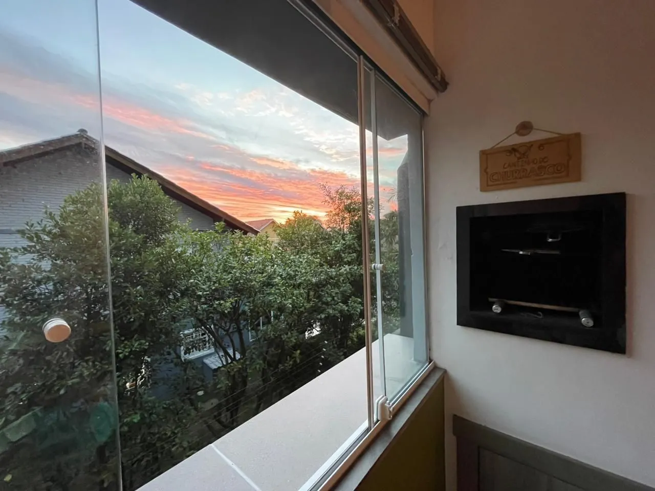 Imagem Belíssimo Apartamento com 3 dormitórios e 1 vaga de garagem no bairro Aberta dos Morros, zona sul de Porto Alegre.