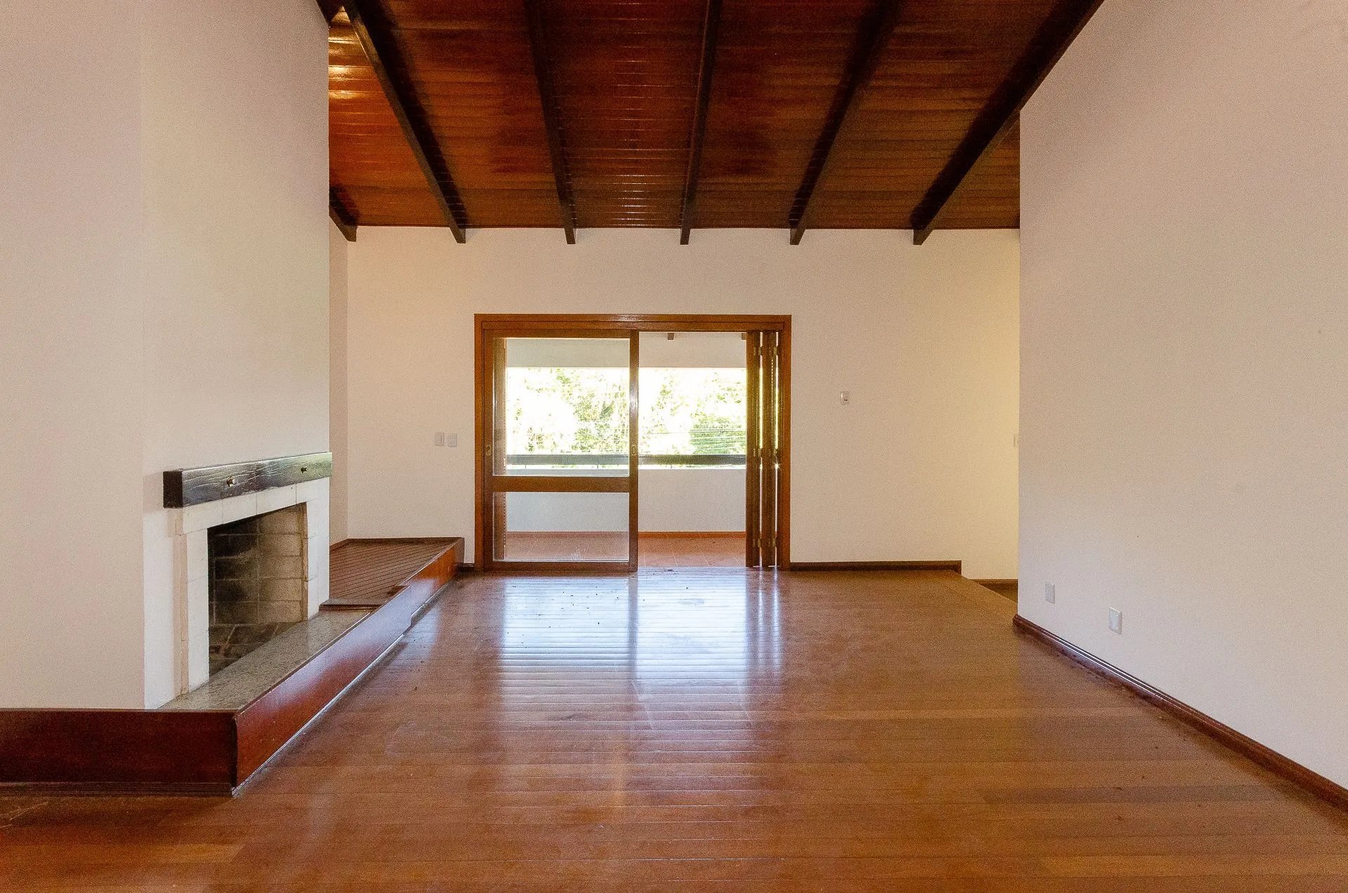 Imagem Casa Residencial de 4 Quartos à Venda em Porto Alegre, RS