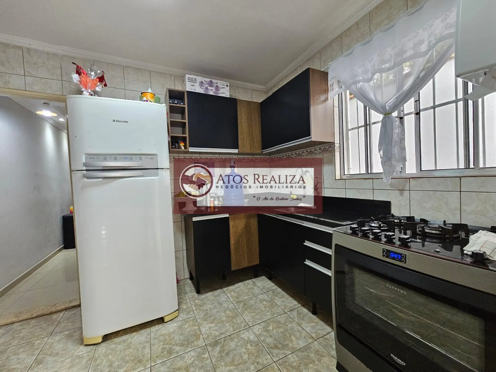 Imagem Casa à venda em condomínio fechado na região de Campo Grande, São Paulo | 2 dorms, 2 vagas paralelas, corredor lateral.