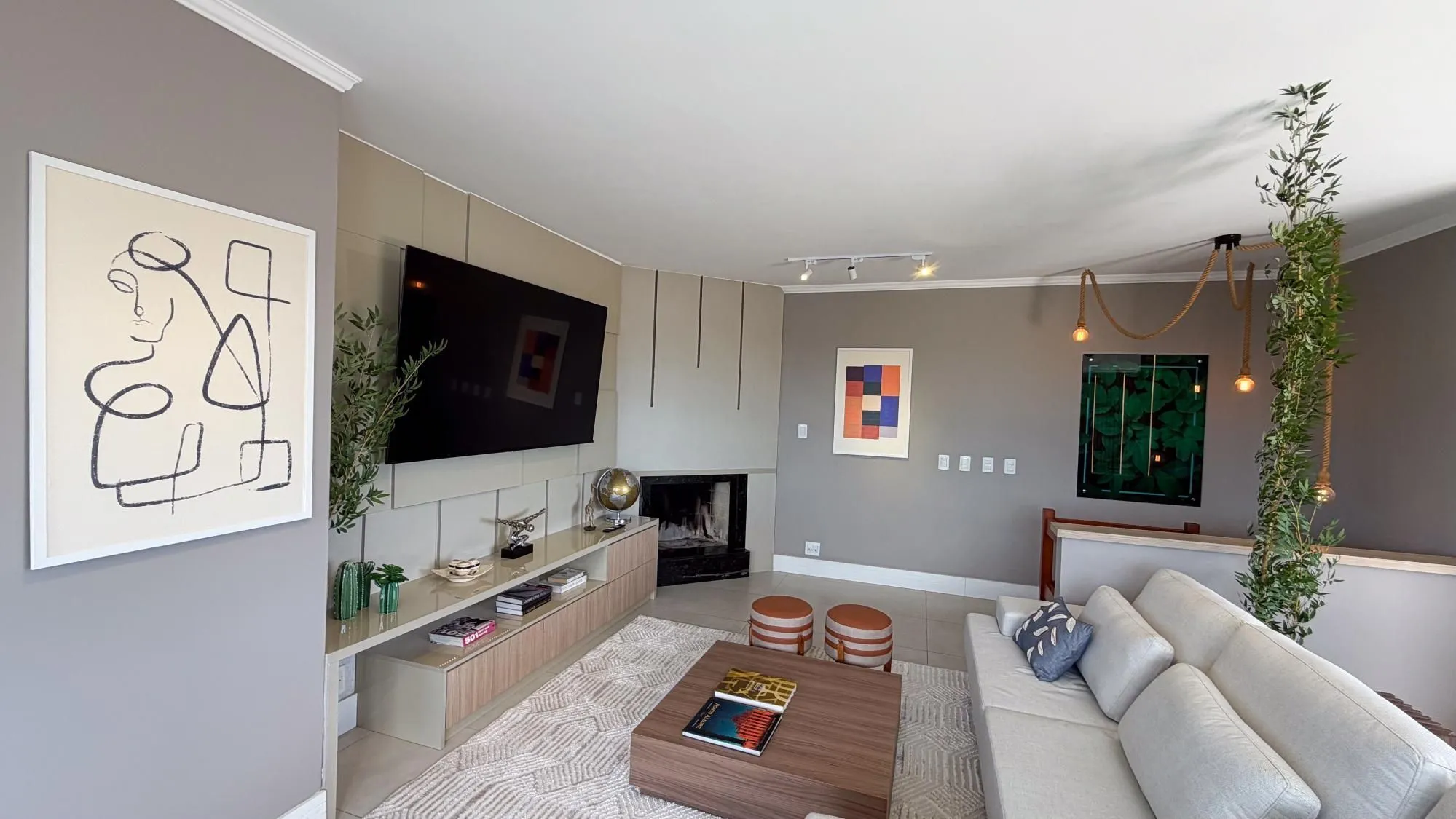Imagem Vende-se linda cobertura com 3 quartos (1 suíte), 209m², 2 vagas e piscina - Três Figueiras