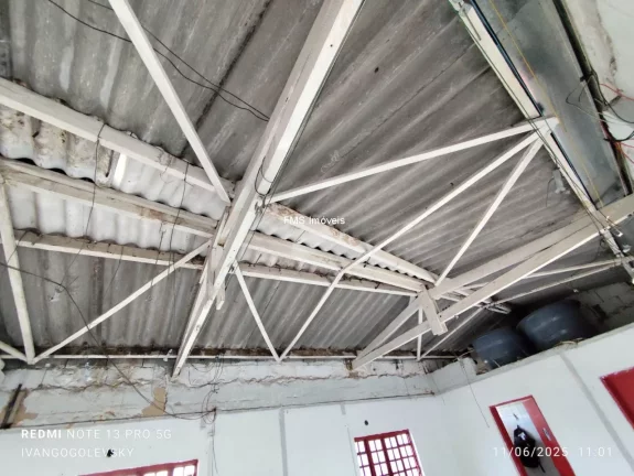 Imagem Galpão comercial de alto padrão para locação na Barra Funda, São Paulo-SP: 2 banheiros, 4 vagas e 279m² de área.