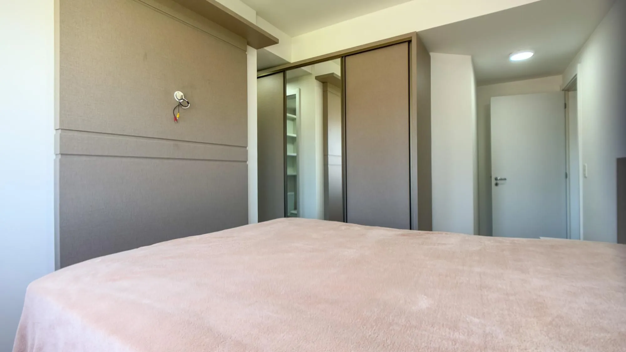 Imagem Excelente apartamento 2 dormitorios semi mobiliado localizado na cidade baixa