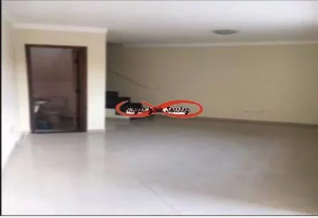 Imagem Sobrado à Venda com 3 Dormitórios – Vila Carmosina, Zona Leste de SP.