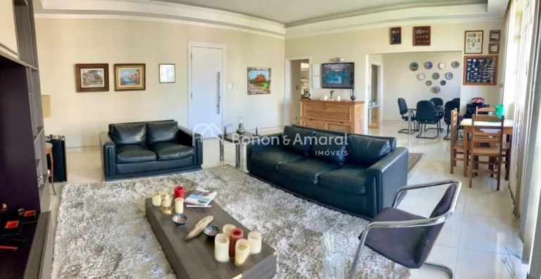 Imagem Localizado em uma torre única, este excelente apartamento oferece vista permanente para a charmosa ...
