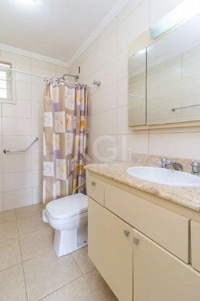 Imagem Casa para Venda - 227m², 3 dormitórios, sendo 1 suites, 4 vagas - Azenha