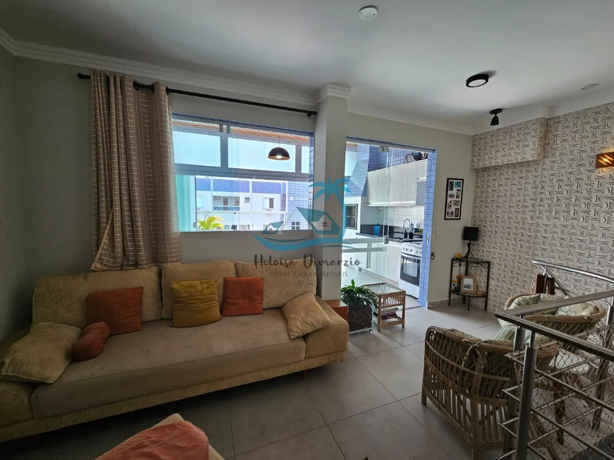 Imagem Belíssima cobertura duplex reformada, com 3 dormitórios, à venda a 350m da orla do Itaguá em Ubatuba.