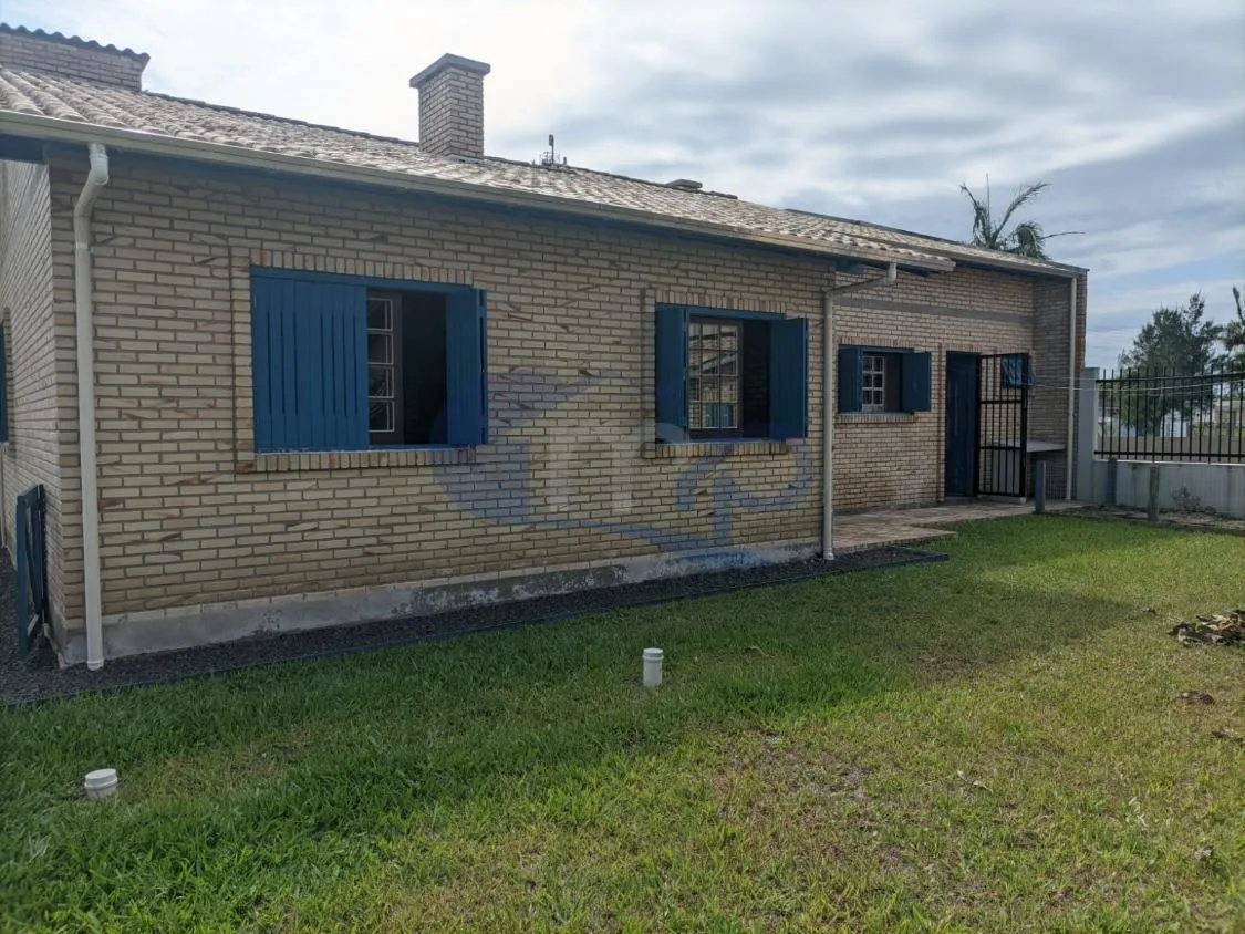 Imagem Casa á venda com 3 dormitórios na Bela Torres em Passo de Torres/SC