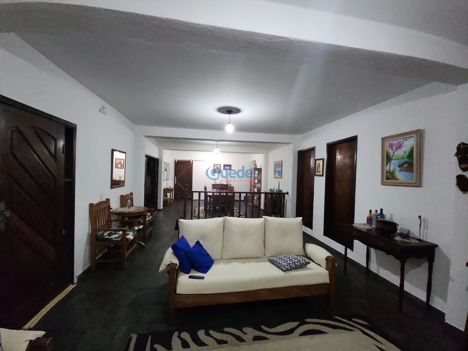 Imagem Casa em Embu das Artes, com 3 casas e 210m² por R$1.050.000 - Embu das Artes.