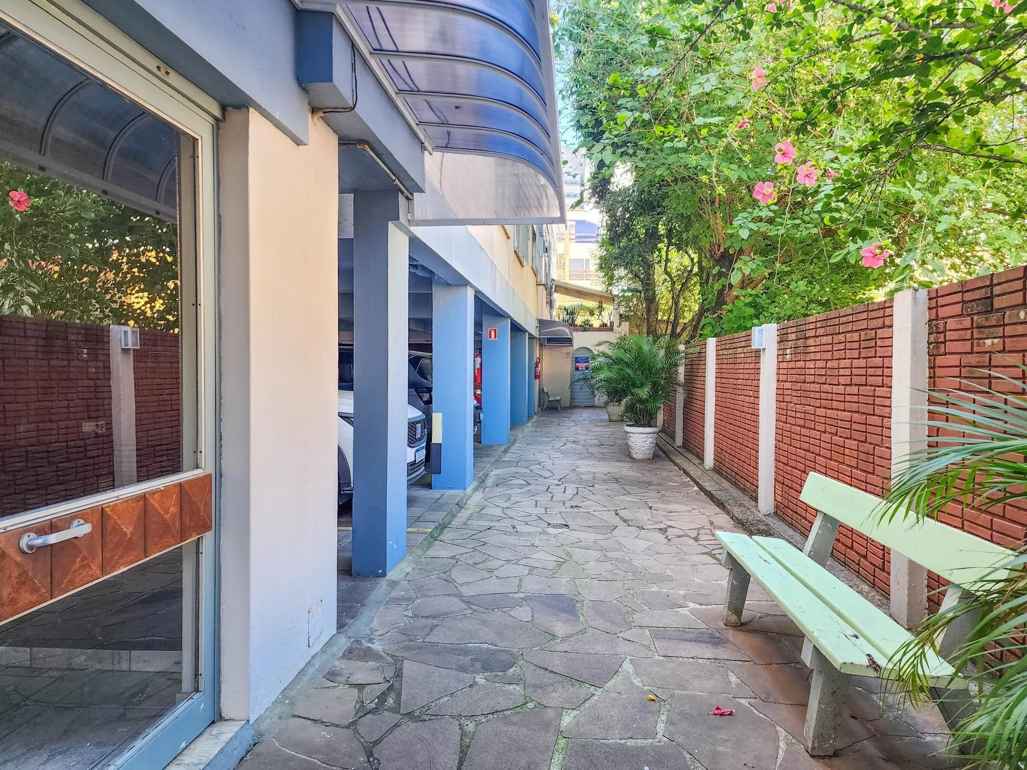 Imagem Apartamento de três quartos, suíte, dependência de empregada e 1 vaga de garagem
