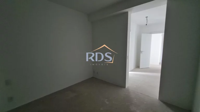 Imagem Vende excelente apartamento de 160m² com 3 su;ites e 2 vagas no contrapiso