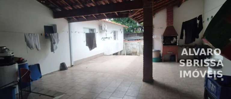 Imagem Casa com duas residências. Uma com suíte e duas vagas cobertas na garagem - outra com dois dormitórios e uma vaga na garagem na Vila Leis Itu/SP