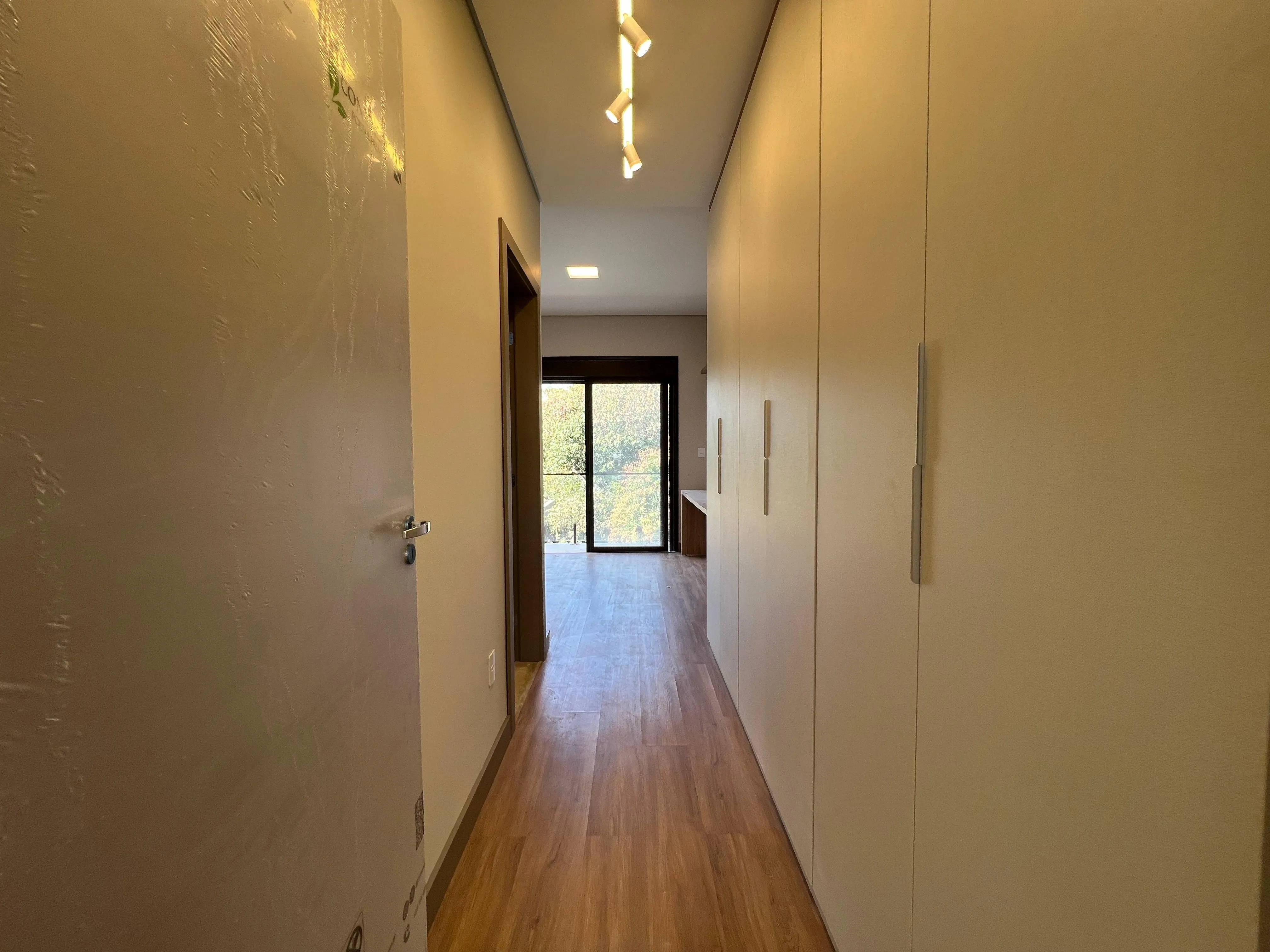 Imagem Luxuosa Casa no Condomínio Fazenda Imperial - 1700m² de Terreno e 402m² de Área Construída