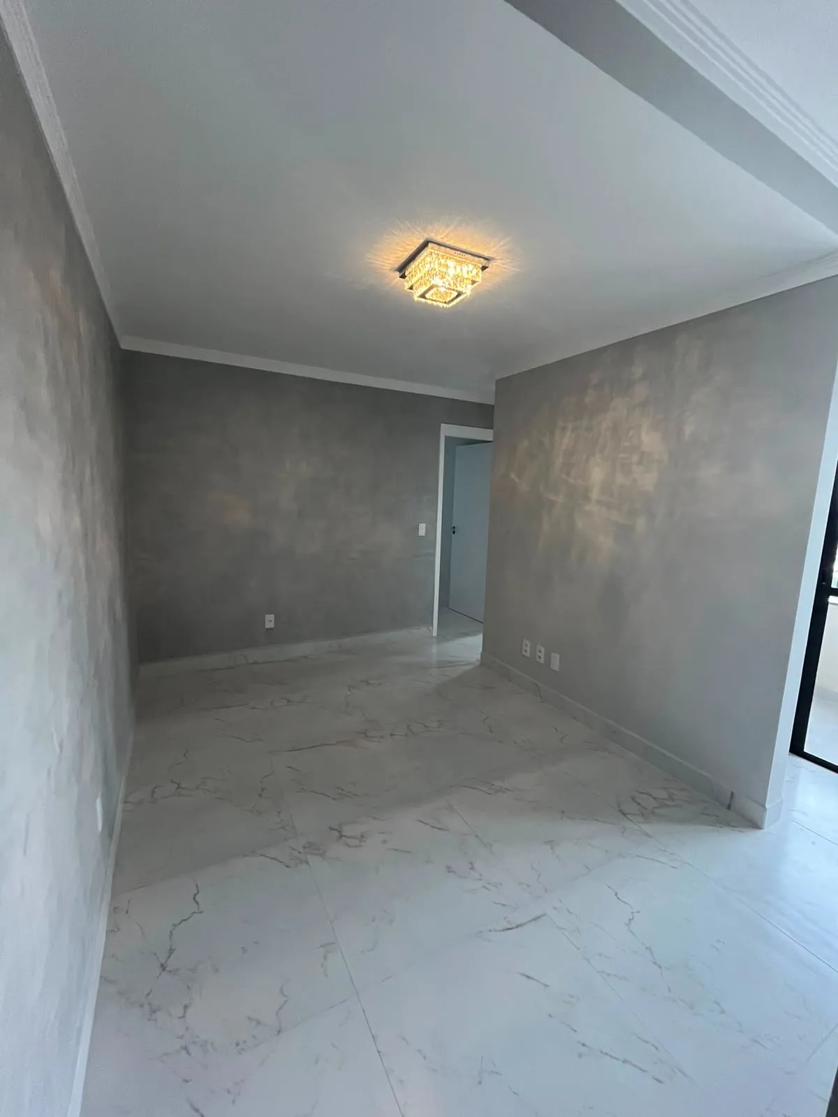 Imagem Apartamento à venda no Mirante Ipanema, Caguassu, com 46m², 2 quartos, varanda, andar alto, piscina e lazer completo. Aceita financiamento e FGTS.
