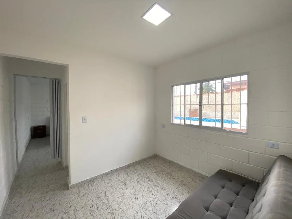 Imagem CASA COM PISCINA, CHURRASQUEIRA E ACEITA FINANCIAMENTO BANCÁRIO NO JARDIM SUARÃO EM ITANHAÉM