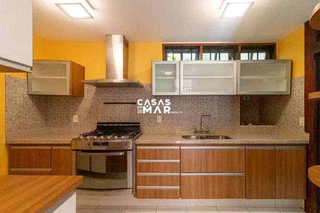 Imagem Linda Casa Reformada e Modernizada de 4 quartos em Condomínio cobiçado em São Conrado