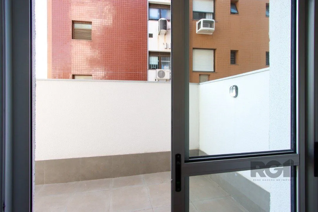 Imagem Apartamento em Porto Alegre no Bairro Petrópolis, de 2 quartos, GARDEN , semi mobiliado