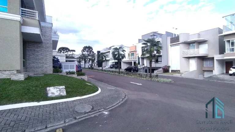 Imagem Casa a venda em condomínio, 05 quartos sendo 03 suítes, no Bairro Alto em Curitiba PR