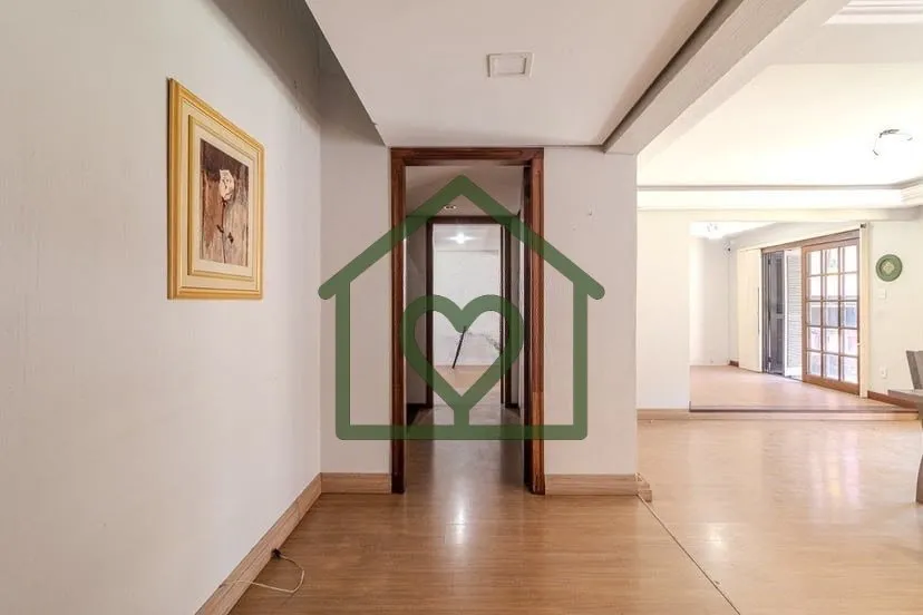 Imagem Casa de dois pavimentos com 3 dormitórios, sendo 1 suíte. No pavimento superior, conta com dois do...