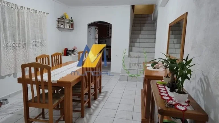 "Essa casa cabe sua família, sua festa e ainda aceita permuta!"