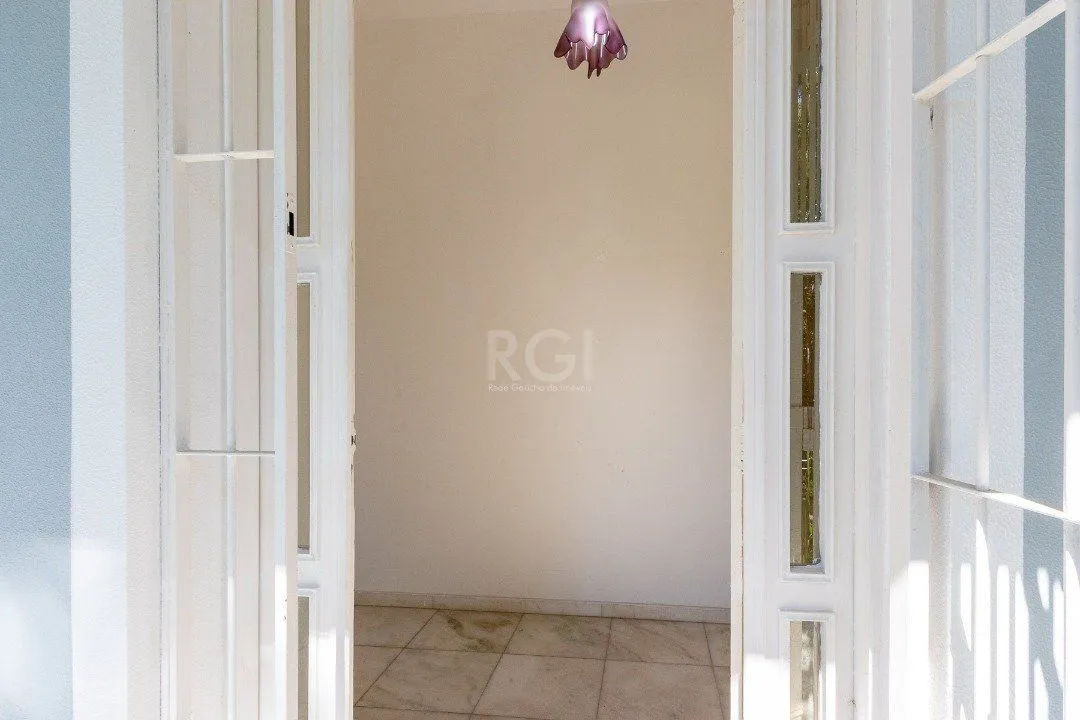 Imagem Casa para Venda - 250m², 3 dormitórios, sendo 1 suites, 3 vagas - Tristeza