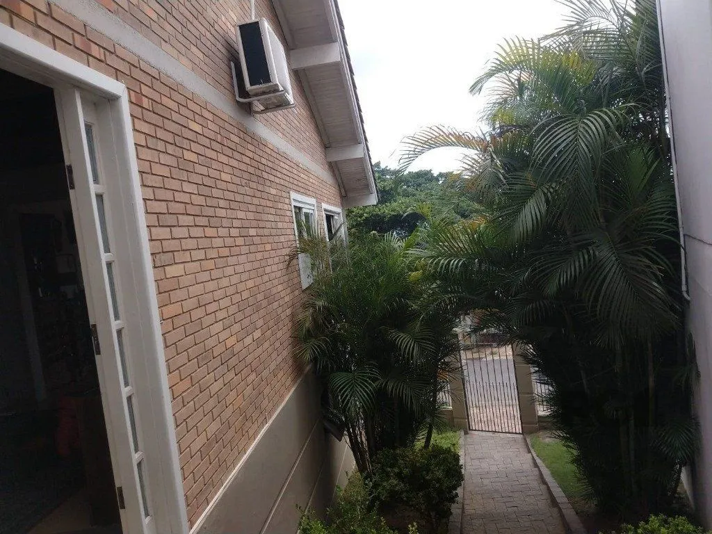 Imagem Casa com 3 dormitórios no bairro Ipanema