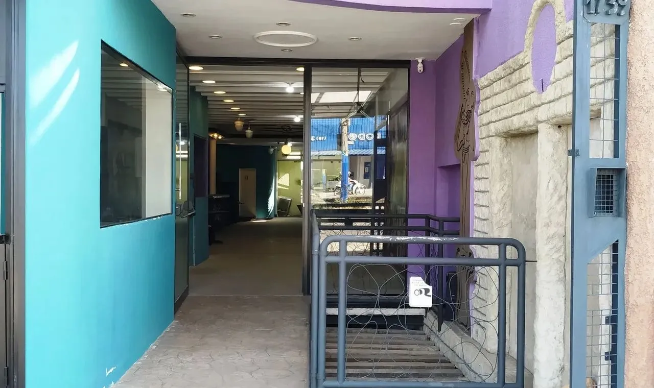 Imagem Salão Comercial de Alto Padrão para Locação na Vila Carvalho, Sorocaba-SP: 1 Sala, 2 Banheiros, 160m² de Área