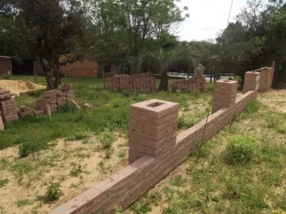 Imagem Lindo Terreno residencial com obra inacabada de 100m², condomínio fechado