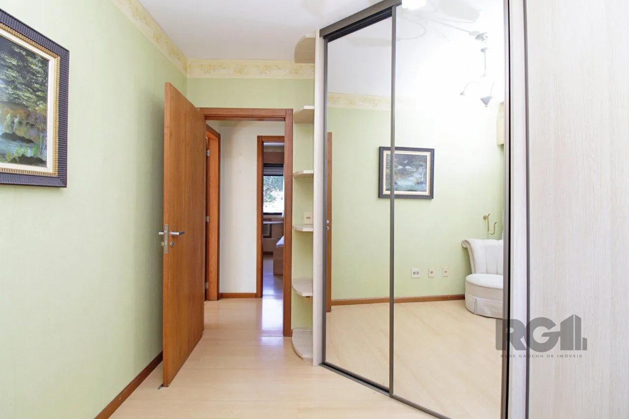 Imagem Apartamento de 3 dormitórios, suíte e 2 vagas de garagem no bairro Petrópolis em Porto Alegre