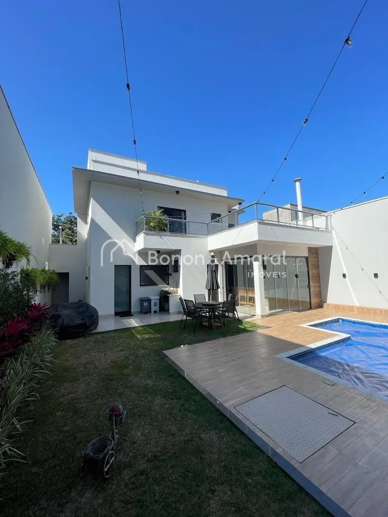 Imagem Casa Mobiliada à Venda em Valinhos - 3 Suítes, Piscina Aquecida e Espaço Gourmet em Condomínio Fechado