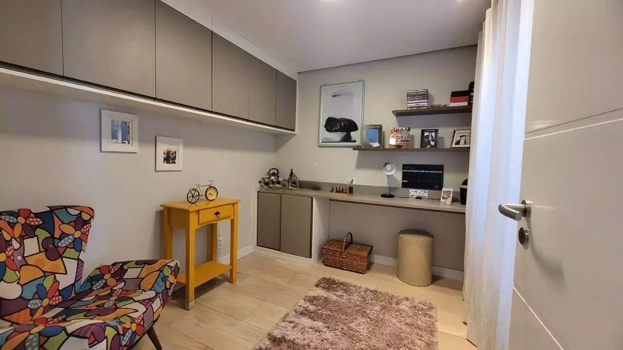 Imagem Casa em condomínio com 3 dormitórios, suíte e 2 vagas.