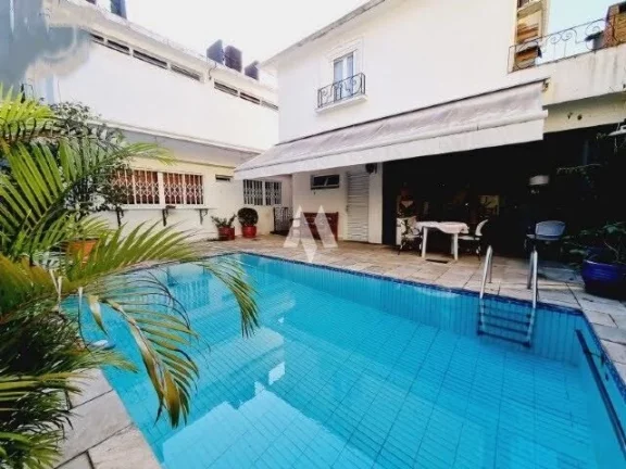Imagem Sobrado à venda no Boqueirão - 5 dormitórios, 3 suítes e piscina