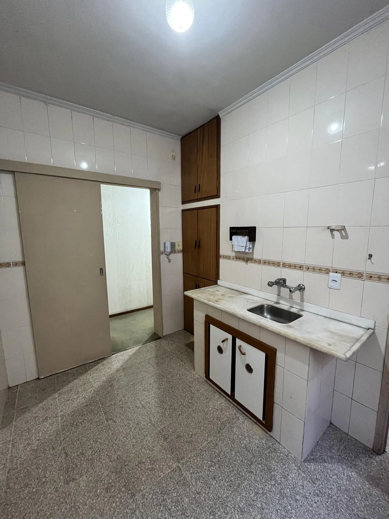 Imagem Apartamento de 2 quartos, lareira e dependência de empregada no bairro Floresta